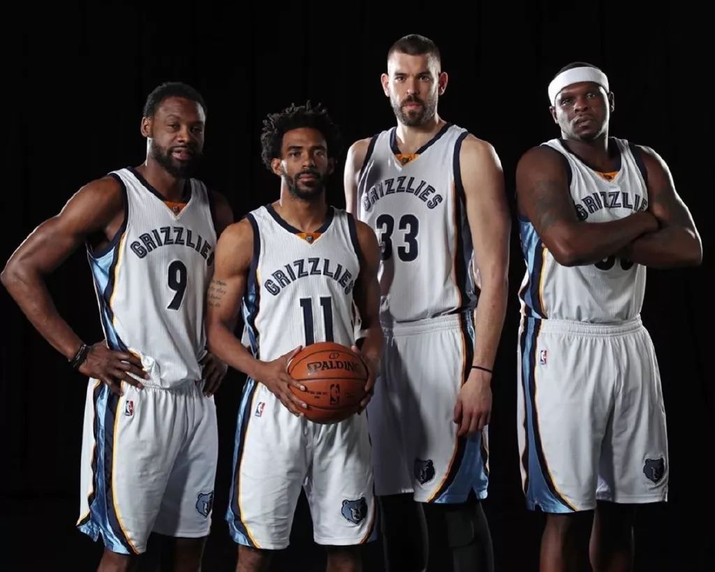 于根伟谈于汉超退役：联赛收官战的拥抱，有我对他的敬意（于根伟谈于汉超退役：联赛末轮那次拥抱，是我向他表达敬意）