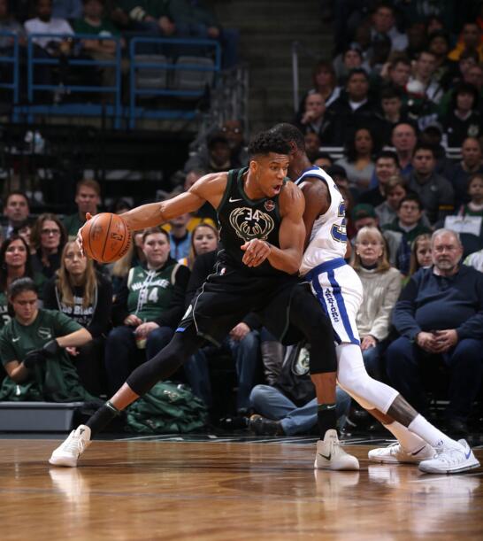 孔蒂再遭打击，佩杜拉：霍伊伦因右大腿股二头肌受伤而下场（孔蒂再遇打击，佩杜拉：霍伊伦右大腿股二头肌受伤被迫退场）