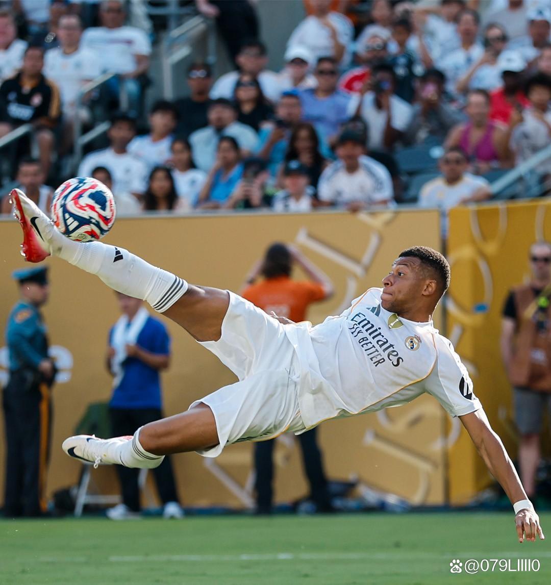 笑一笑呗!奥利塞当选全场最佳球员，赛后自拍一脸严肃（奥利塞荣膺全场最佳，赛后自拍面无表情，笑一个？）