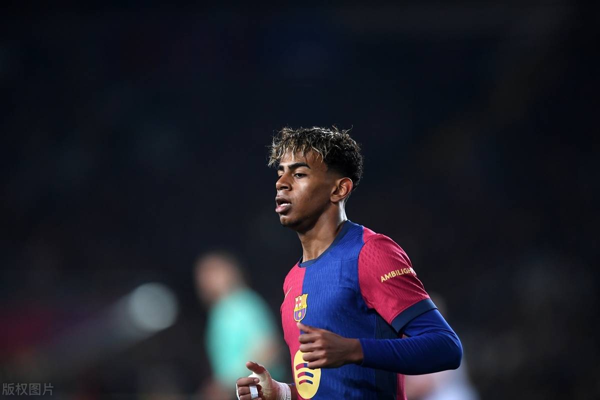 德天空：尤文关注匈牙利20岁中场托特，球员身价1500万欧（据德天空报道，尤文有意匈牙利20岁中场托特，估值约1500万欧元）