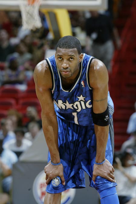 0-1,第80分钟遭绝杀,意甲第1遭意甲第8掀翻,AC米兰无缘意杯八强（80分钟被绝杀，意甲第一0-1负于第八，AC米兰无缘意杯八强）