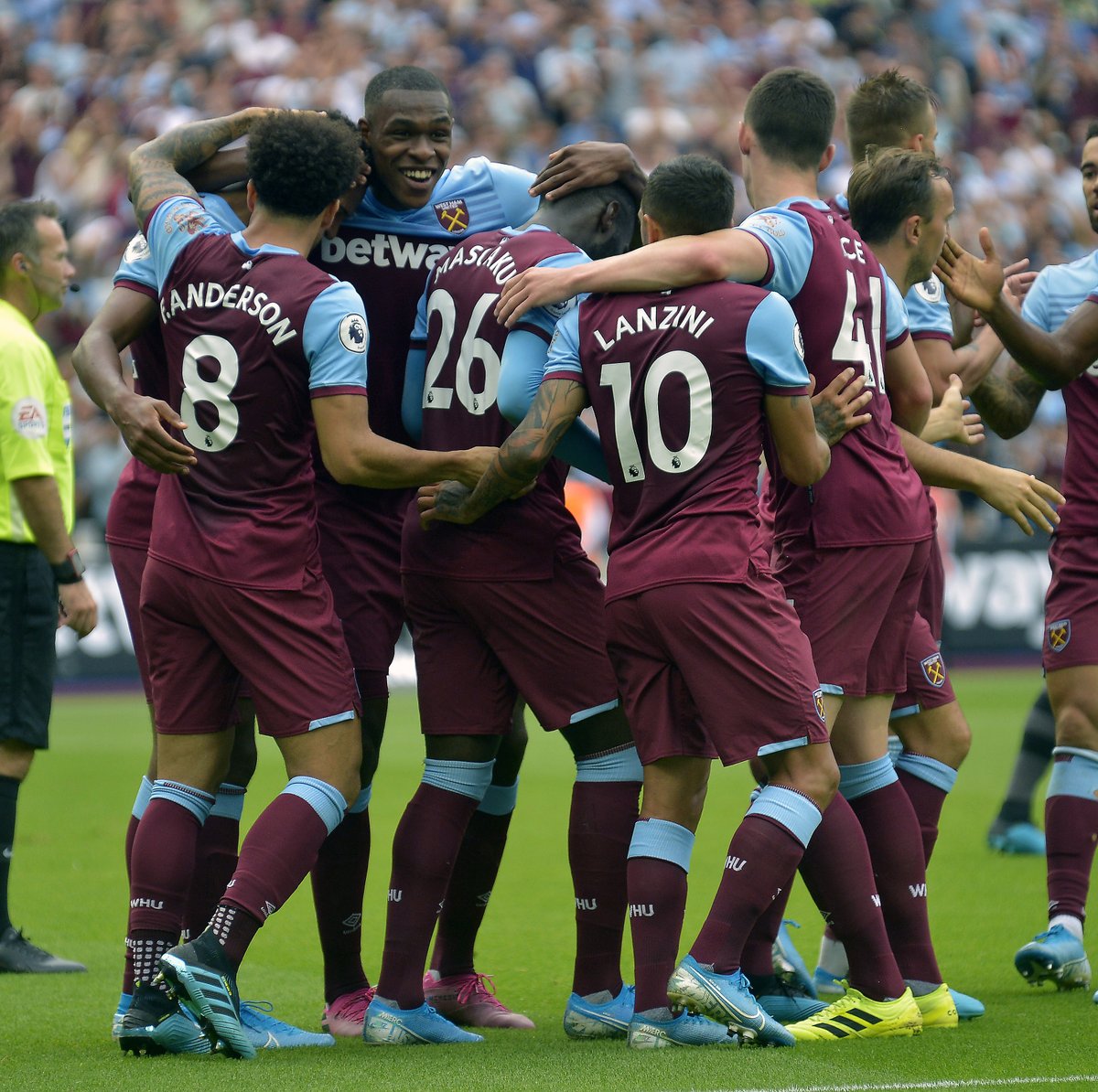 巴媒：巴西队周日在伦敦集结，将在阿森纳基地进行训练课（巴媒：巴西队将于周日在伦敦会合，训练地点为阿森纳基地）